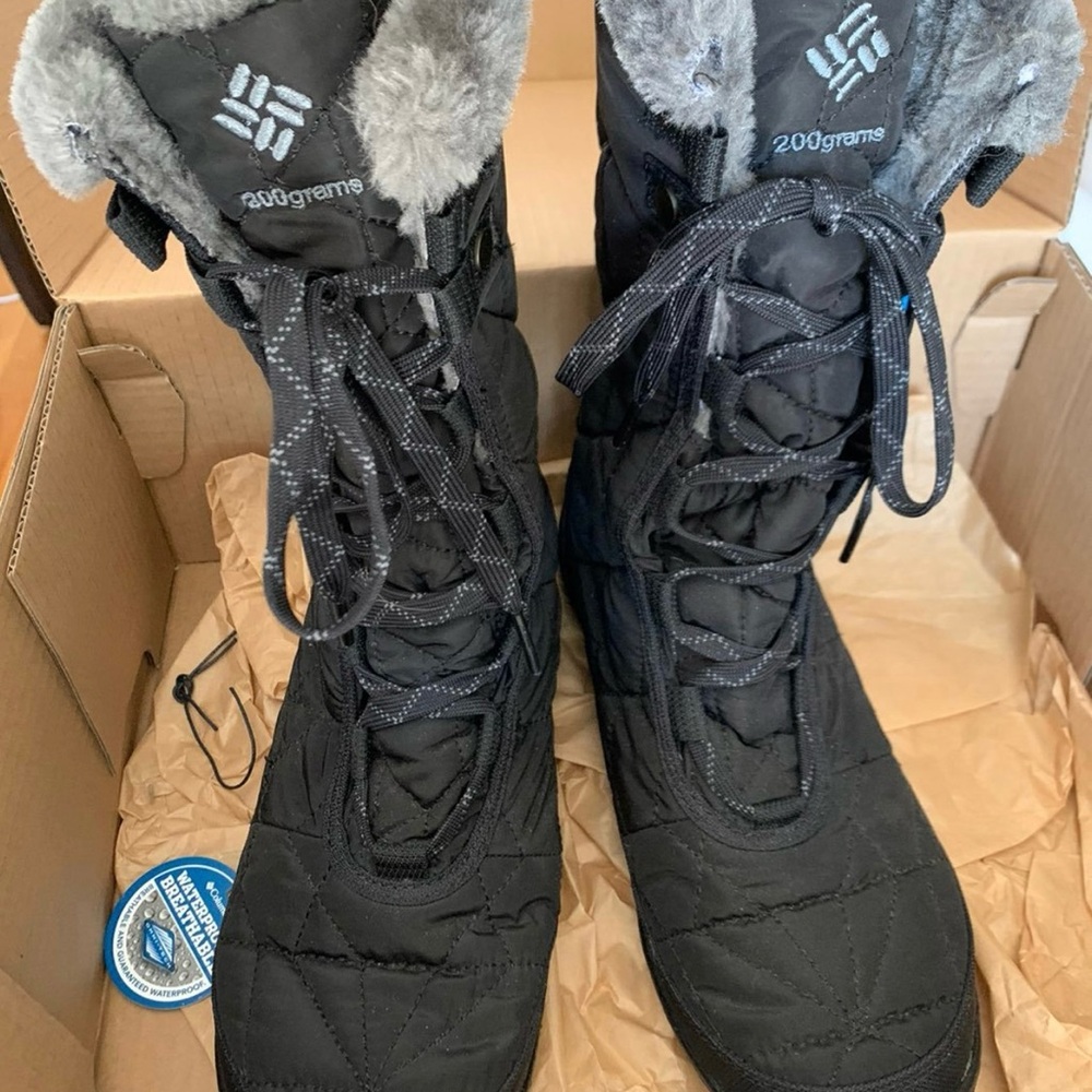 Columbia Black Winter Boots with Gray Fur Lining